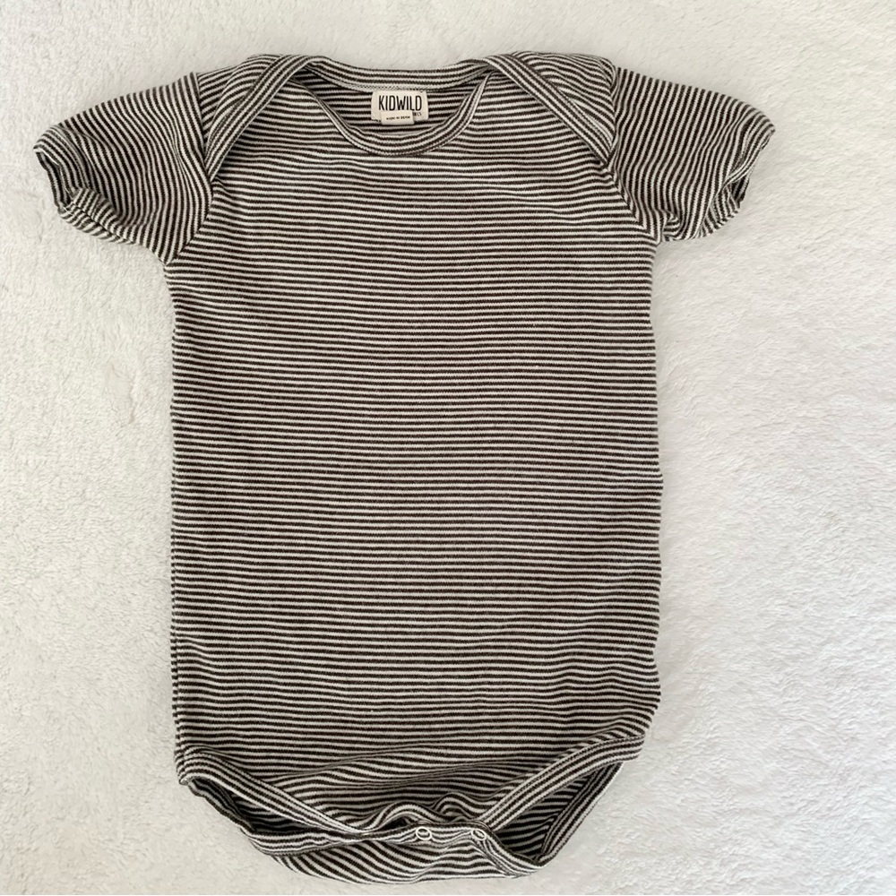 KidWild Organics Onesie in Black & White Stripe, Size 12-18M